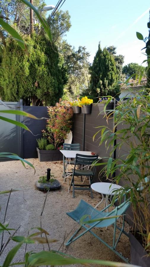 Studio Charmant Et Calme Villeneuve Les Avignon Entree Et Cour Independantes Climatisation Piscine Parking Eksteriør bilde