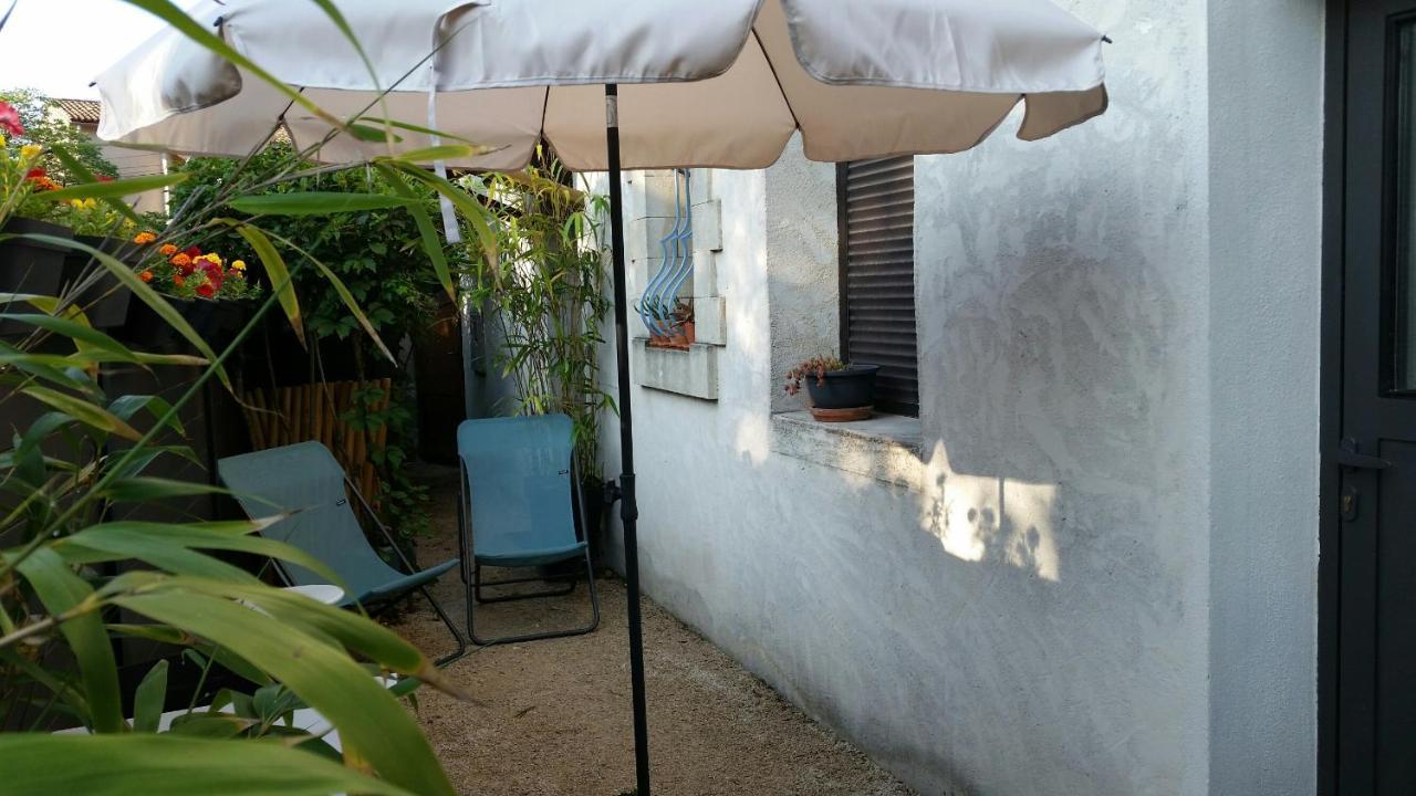 Studio Charmant Et Calme Villeneuve Les Avignon Entree Et Cour Independantes Climatisation Piscine Parking Eksteriør bilde
