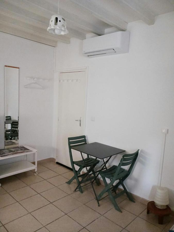 Studio Charmant Et Calme Villeneuve Les Avignon Entree Et Cour Independantes Climatisation Piscine Parking Eksteriør bilde
